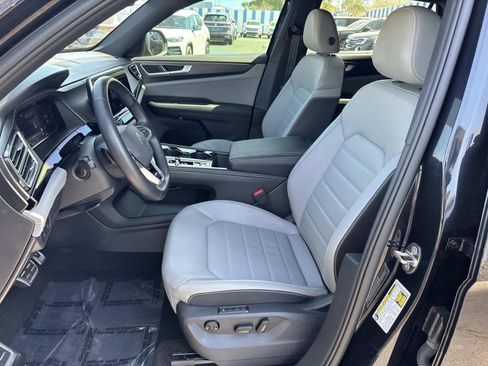 Used 2025 Volkswagen Atlas Cross Sport SEL R-Line image 22