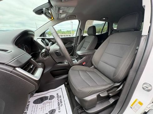 Used 2024 GMC Terrain SLE AWD/4WD image 22