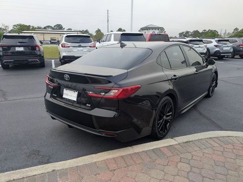 Used 2025 Toyota Camry SE w/ Convenience Package image 5