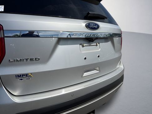 Used 2017 Ford Explorer Limited FWD image 34