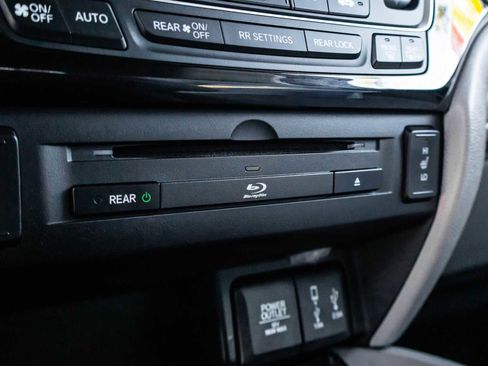 Used 2017 Honda Pilot Touring image 31