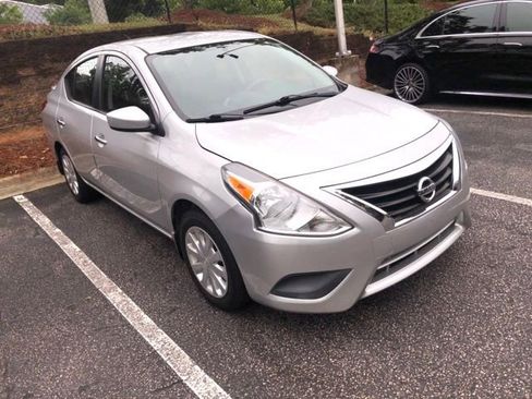 Used 2016 Nissan Versa SV FWD image 1