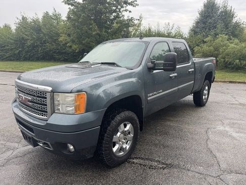 Used 2011 GMC Sierra 2500 Denali w/ Suspension Package, Off-Road image 2