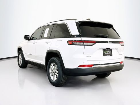 Used 2023 Jeep Grand Cherokee Laredo w/ Trailer Tow Prep Group (B) image 5