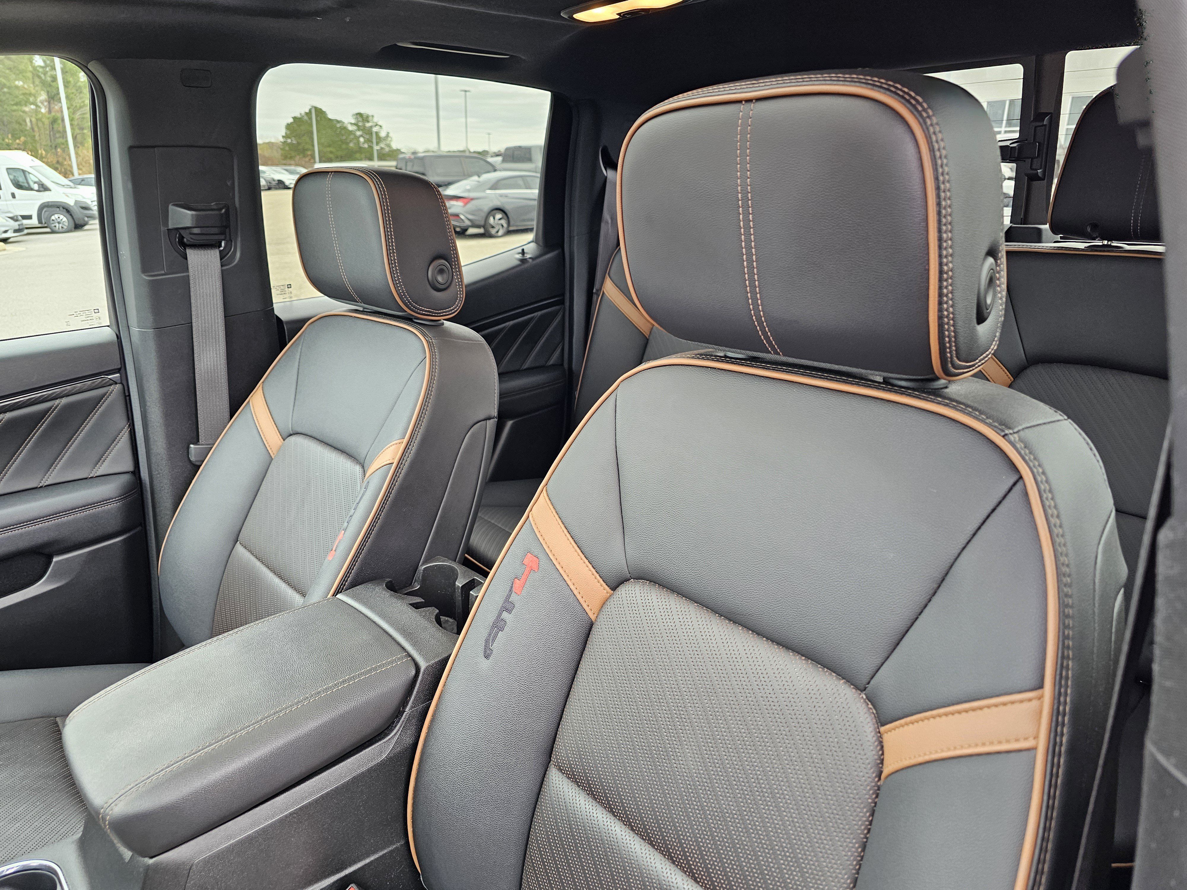 Used 2023 GMC Canyon AT4 w/ AT4 Premium Package AWD/4WD image 17