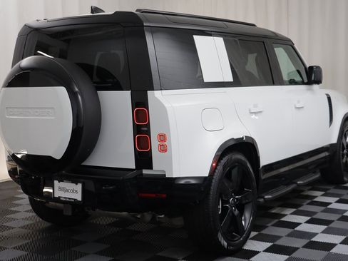 Used 2025 Land Rover Defender 110 X-Dynamic SE image 17