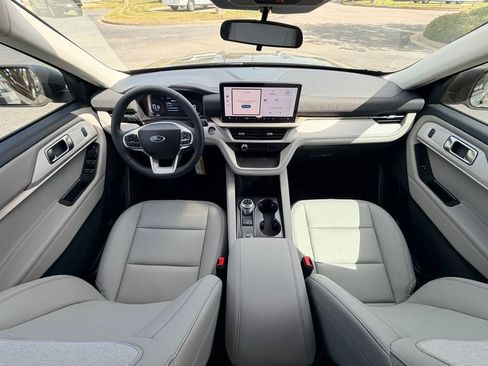 New 2026 Ford Explorer Active RWD image 15