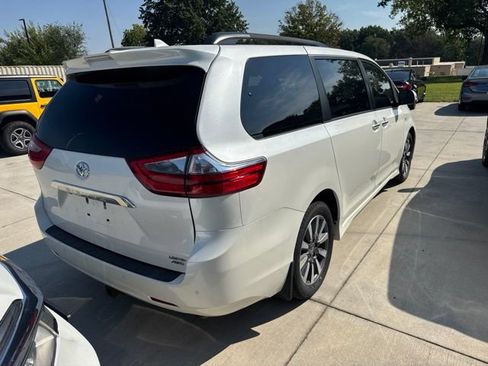 Used 2020 Toyota Sienna Limited AWD/4WD image 3
