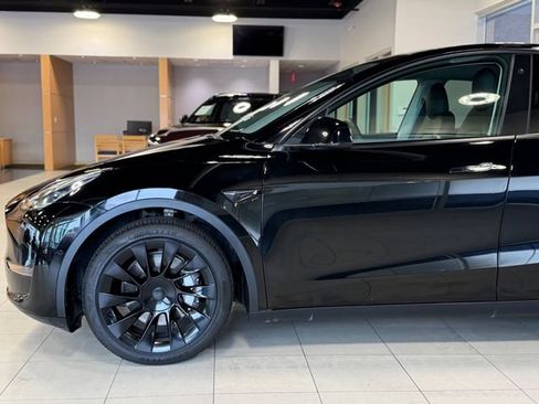 Used 2021 Tesla Model Y Long Range AWD/4WD image 8