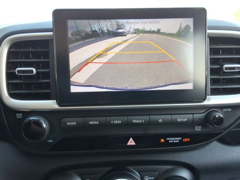 Used 2022 Hyundai Venue SEL FWD image 16