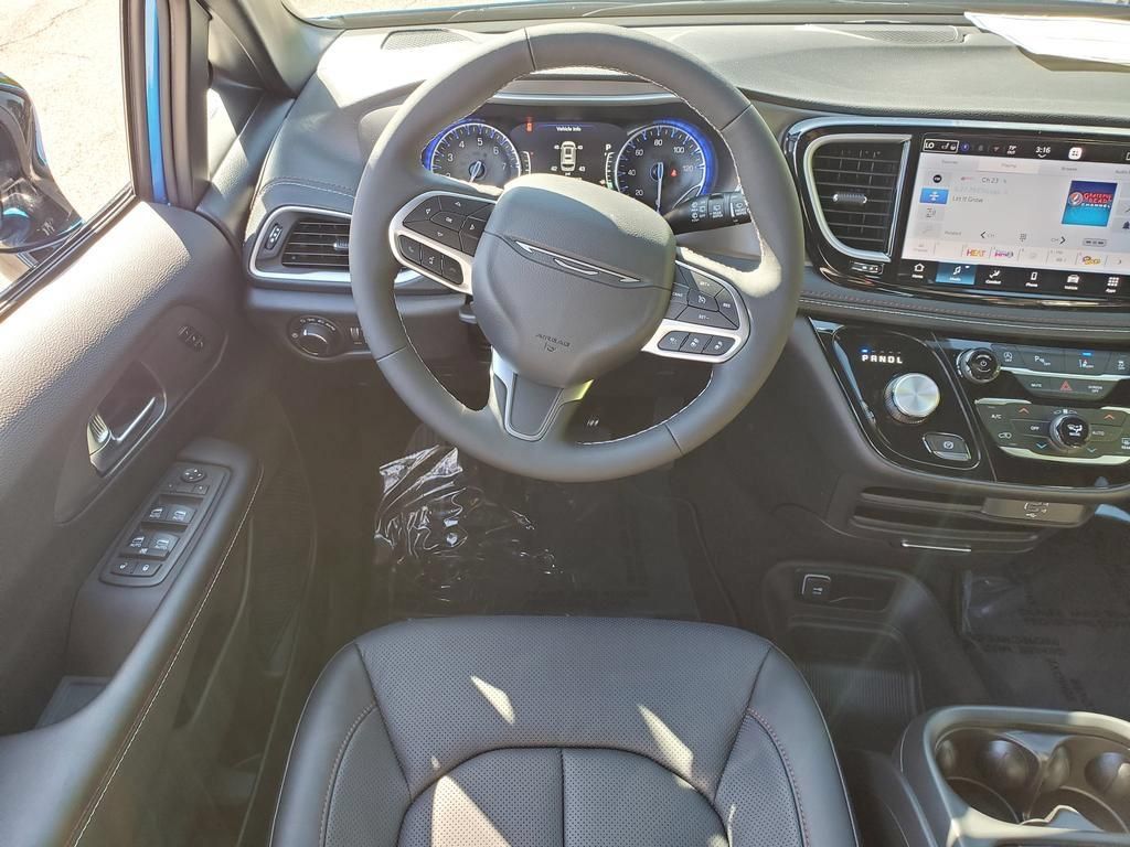 New 2027 Chrysler Pacifica Select AWD/4WD image 10