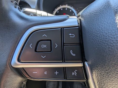 Used 2024 Toyota Highlander LE AWD/4WD image 25