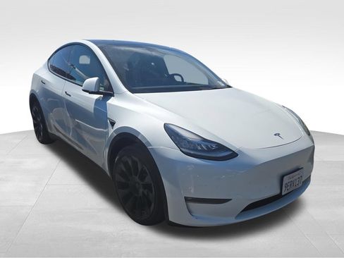 Used 2023 Tesla Model Y Long Range AWD/4WD image 1
