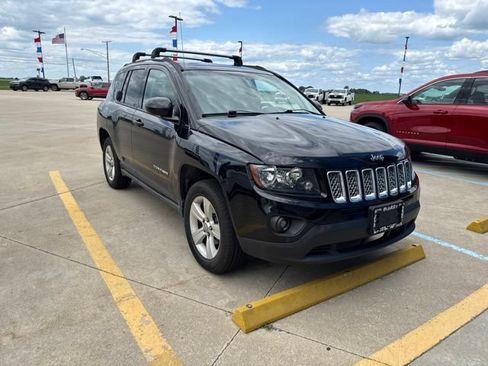 Used 2016 Jeep Compass Latitude w/ Sun/Sound Group AWD/4WD image 11