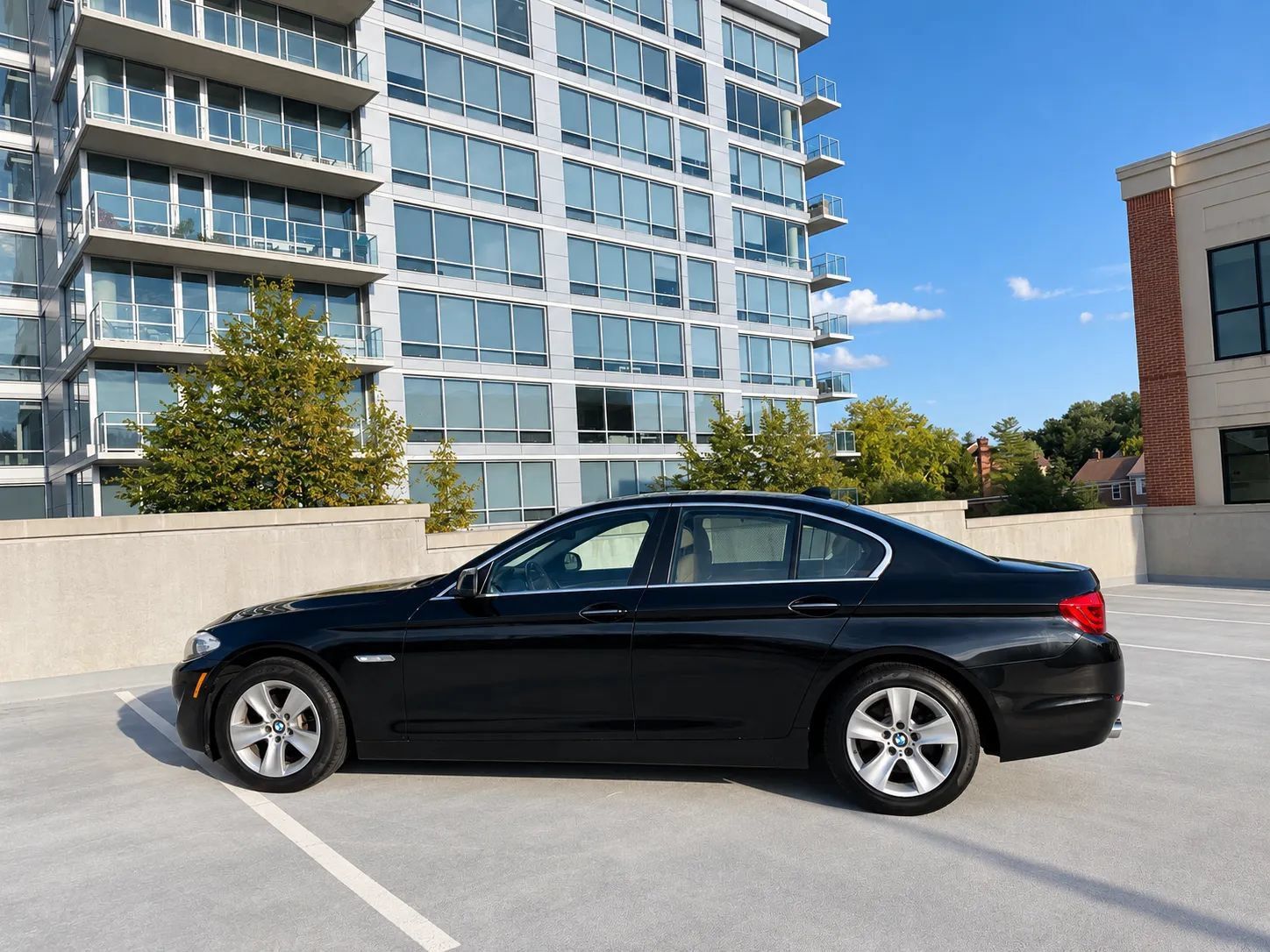 Used 2011 BMW 528i Sedan RWD image 7