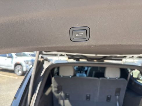 Used 2023 GMC Yukon XL SLT image 16