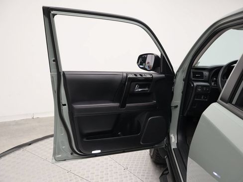 Certified 2023 Toyota 4Runner TRD Off-Road Premium w/ Moonroof Package AWD/4WD image 16
