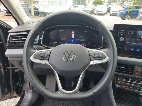 Used 2025 Volkswagen Jetta SE w/ Sunroof Package FWD image 31