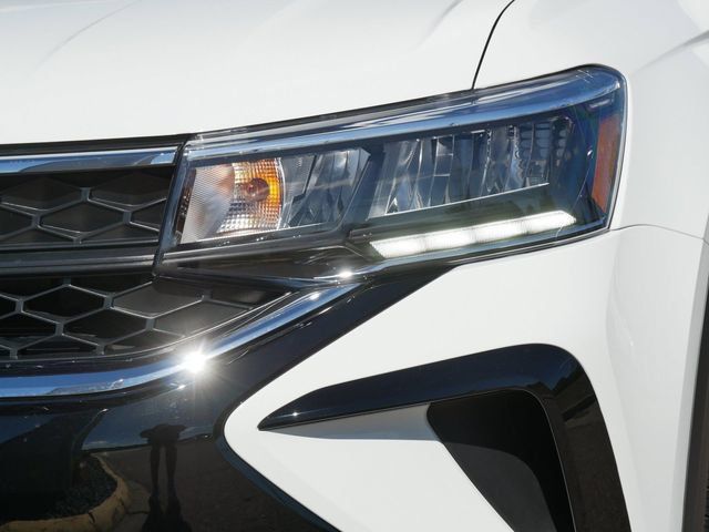 Certified 2024 Volkswagen Taos SE AWD/4WD image 10
