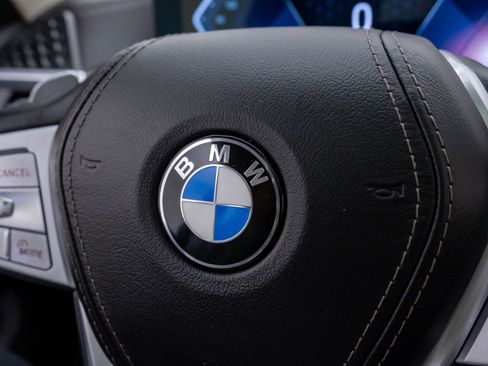 Certified 2025 BMW X7 xDrive40i w/ Executive Package image 26