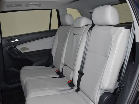 Used 2021 Volkswagen Tiguan SE w/ Panoramic Sunroof Package FWD image 30