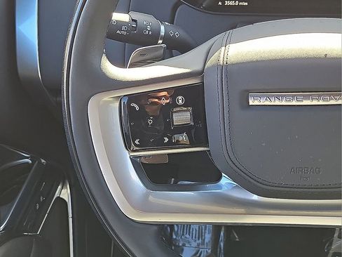 Used 2025 Land Rover Range Rover SE image 18