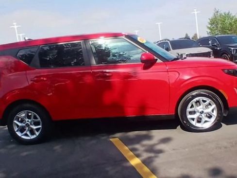 Certified 2025 Kia Soul LX w/ LX Technology Package FWD image 4