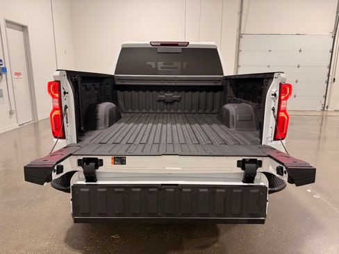 Used 2025 Chevrolet Silverado 1500 LT Trail Boss w/ Convenience Package II AWD/4WD image 9