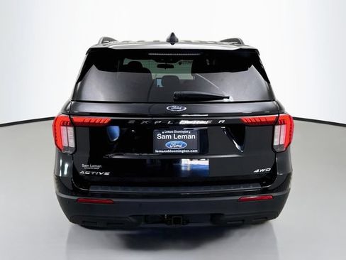 Used 2025 Ford Explorer Active AWD/4WD image 6