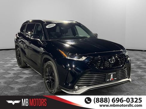Used 2023 Toyota Highlander L image 1