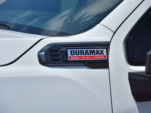 Used 2024 GMC Sierra 2500 AT4 image 6