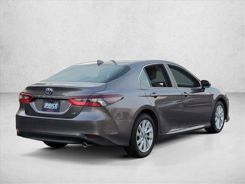 Used 2023 Toyota Camry LE FWD image 5