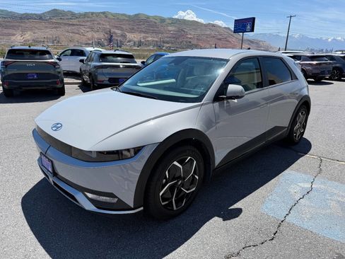 Used 2023 Hyundai Ioniq 5 SEL AWD/4WD image 2
