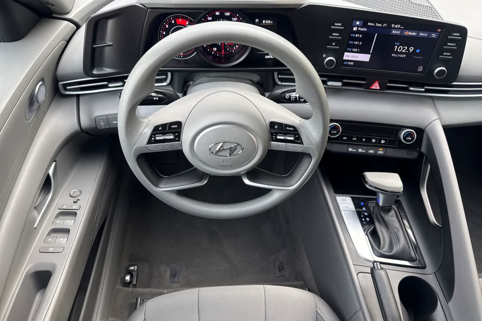 Used 2023 Hyundai Elantra SEL FWD image 16