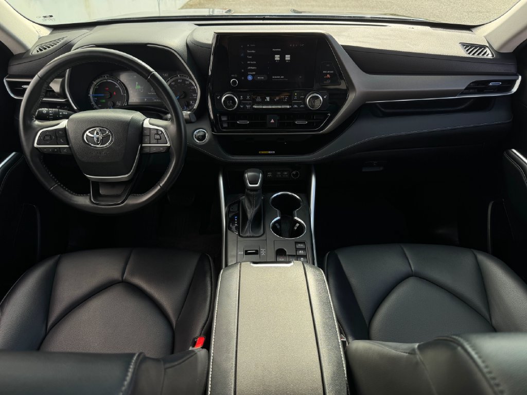 Used 2023 Toyota Highlander XLE AWD/4WD image 14
