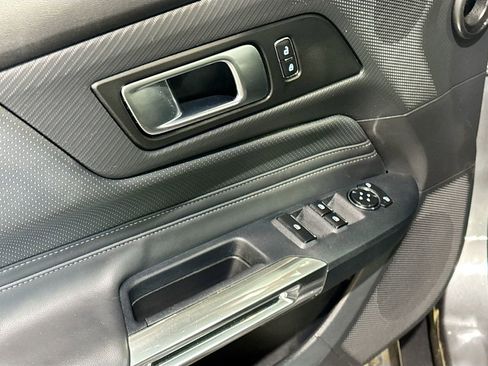 Used 2025 Ford Mustang Premium image 18
