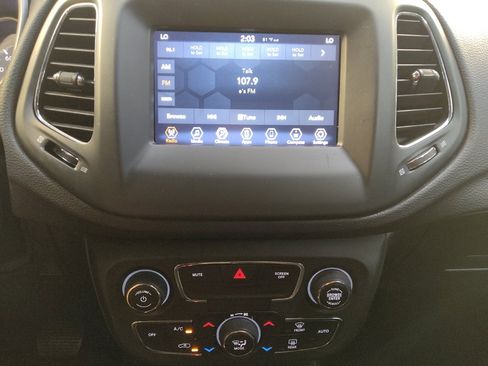 Used 2020 Jeep Compass Latitude FWD image 25