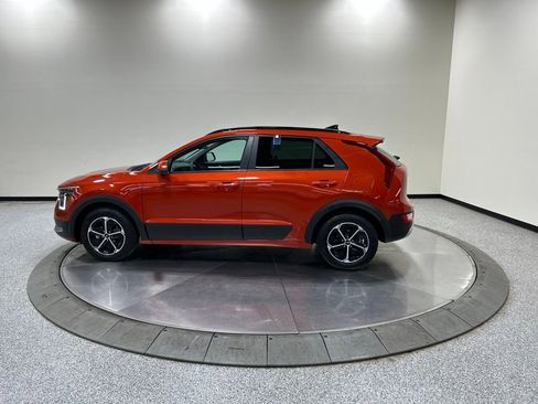 Used 2023 Kia Niro LX FWD image 10