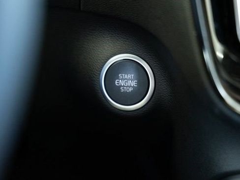 New 2025 Volvo XC40 B5 Plus AWD/4WD image 18