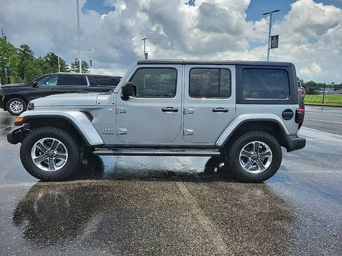Used 2018 Jeep Wrangler Unlimited Sahara AWD/4WD image 4
