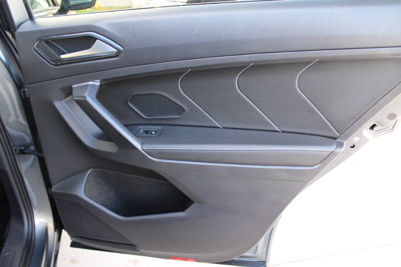 Used 2023 Volkswagen Tiguan SE R-Line FWD image 9