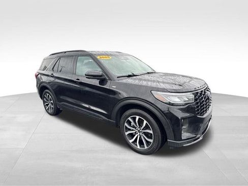 Used 2025 Ford Explorer ST-Line AWD/4WD image 3