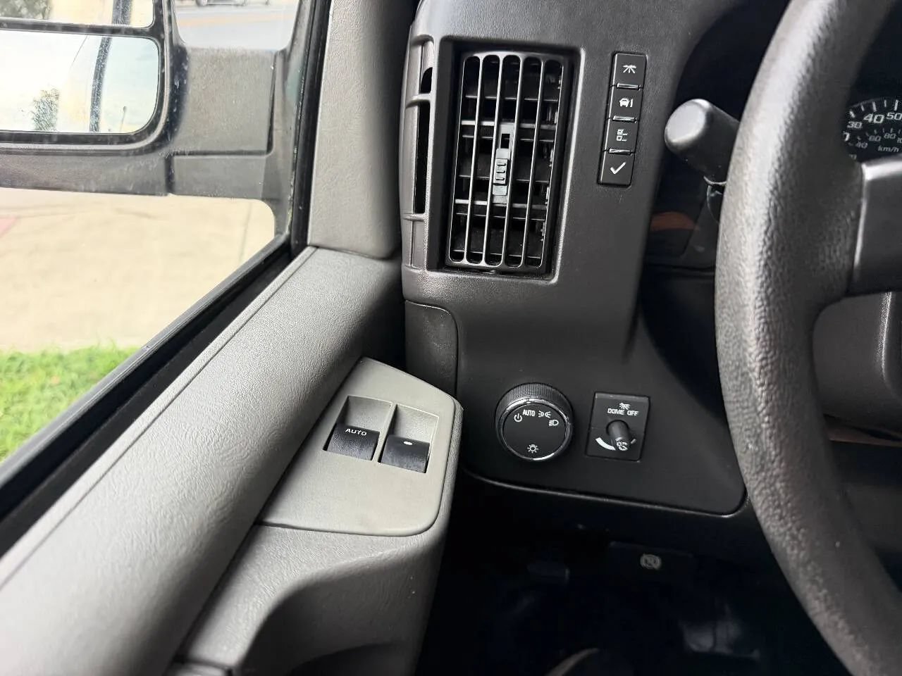 Used 2015 Chevrolet Express 2500 w/ Cold Climate Package RWD image 26