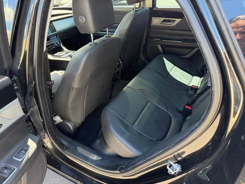 Used 2018 Jaguar XF Premium RWD image 31