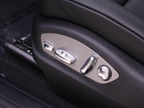 Used 2026 Porsche Macan AWD/4WD image 8