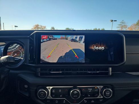 New 2026 Jeep Wrangler Unlimited Sahara AWD/4WD image 20