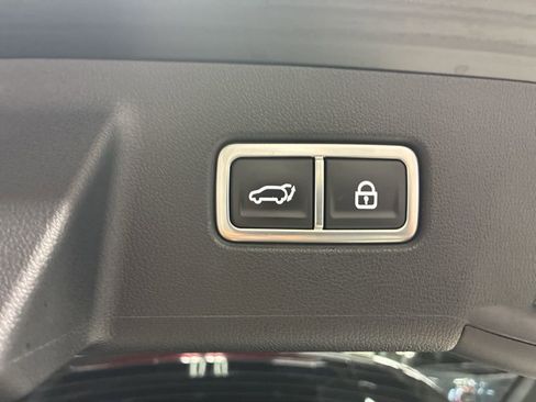 Used 2023 Kia Sorento SX image 17