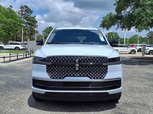New 2026 Lincoln Navigator L Reserve AWD/4WD image 3