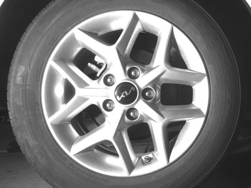 Used 2025 Kia Soul LX w/ LX Technology Package FWD image 22