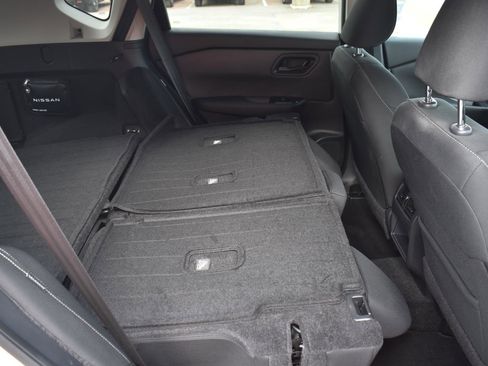 Used 2024 Nissan Rogue S image 54